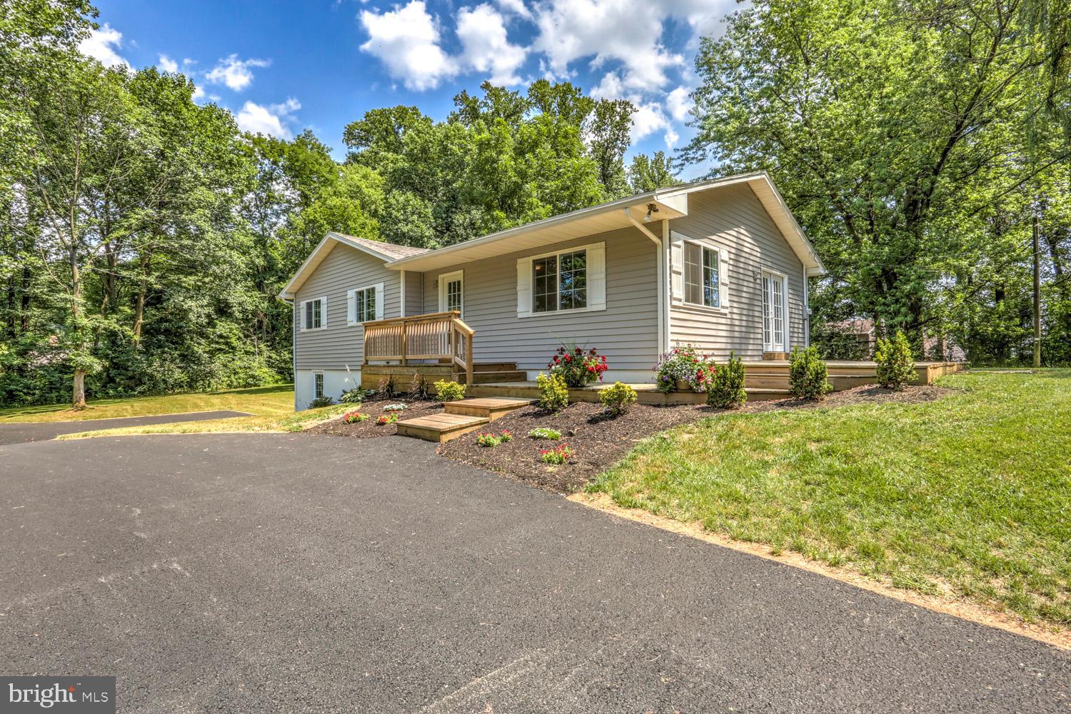 240 Park Avenue Lititz, PA 17543 - Photo 3 of 47 Gallery Image 3