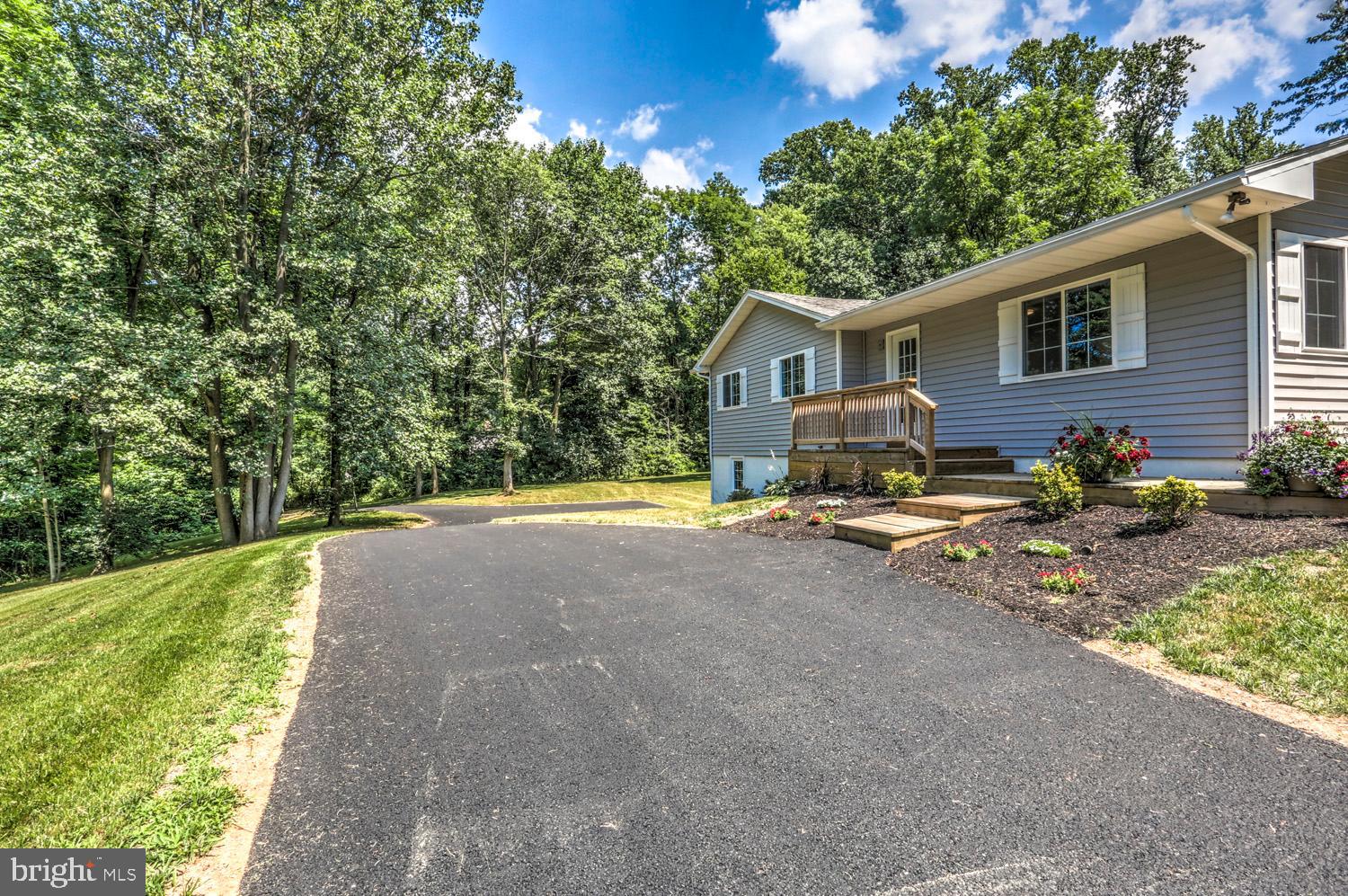 240 Park Avenue Lititz, PA 17543 - Photo 4 of 47 Gallery Image 4