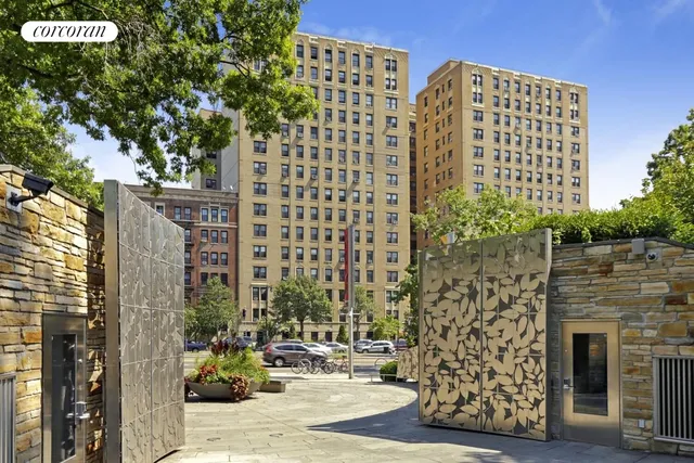 $2,500,000 | 135 Eastern Parkway, Unit 12F | Prospect Heights