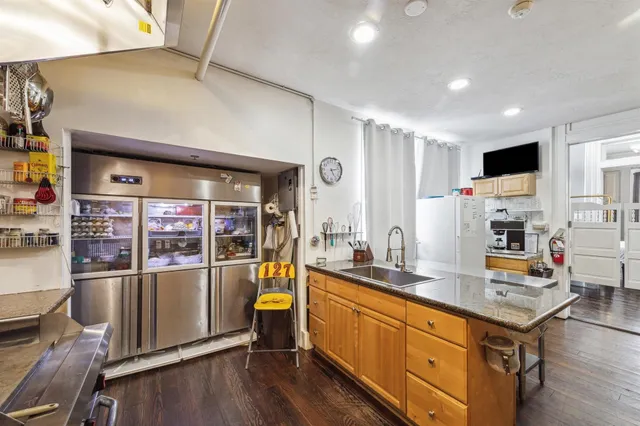 $1,750,000 | 1502-1516 Market Street, Galveston, TX 77550