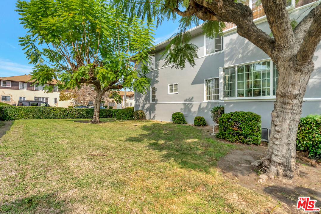 4034 Abourne Road, Unit B Los Angeles, CA 90008 - Photo 16 of 16 a view of a house with a garden