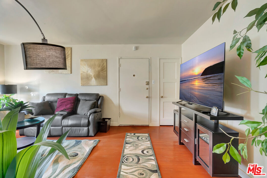 4034 Abourne Road, Unit B Los Angeles, CA 90008 - Photo 5 of 16 a living room with furniture and a flat screen tv