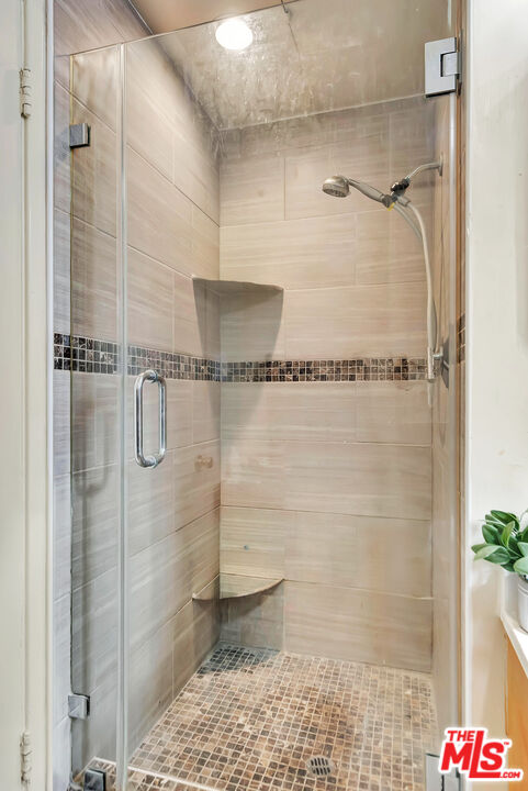 4034 Abourne Road, Unit B Los Angeles, CA 90008 - Photo 8 of 16 a bathroom with a shower