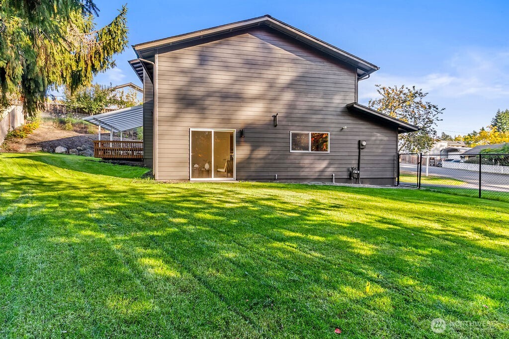 12504 Southeast 104th Street Renton, WA 98056 - Photo 4 of 40 Gallery Image 4