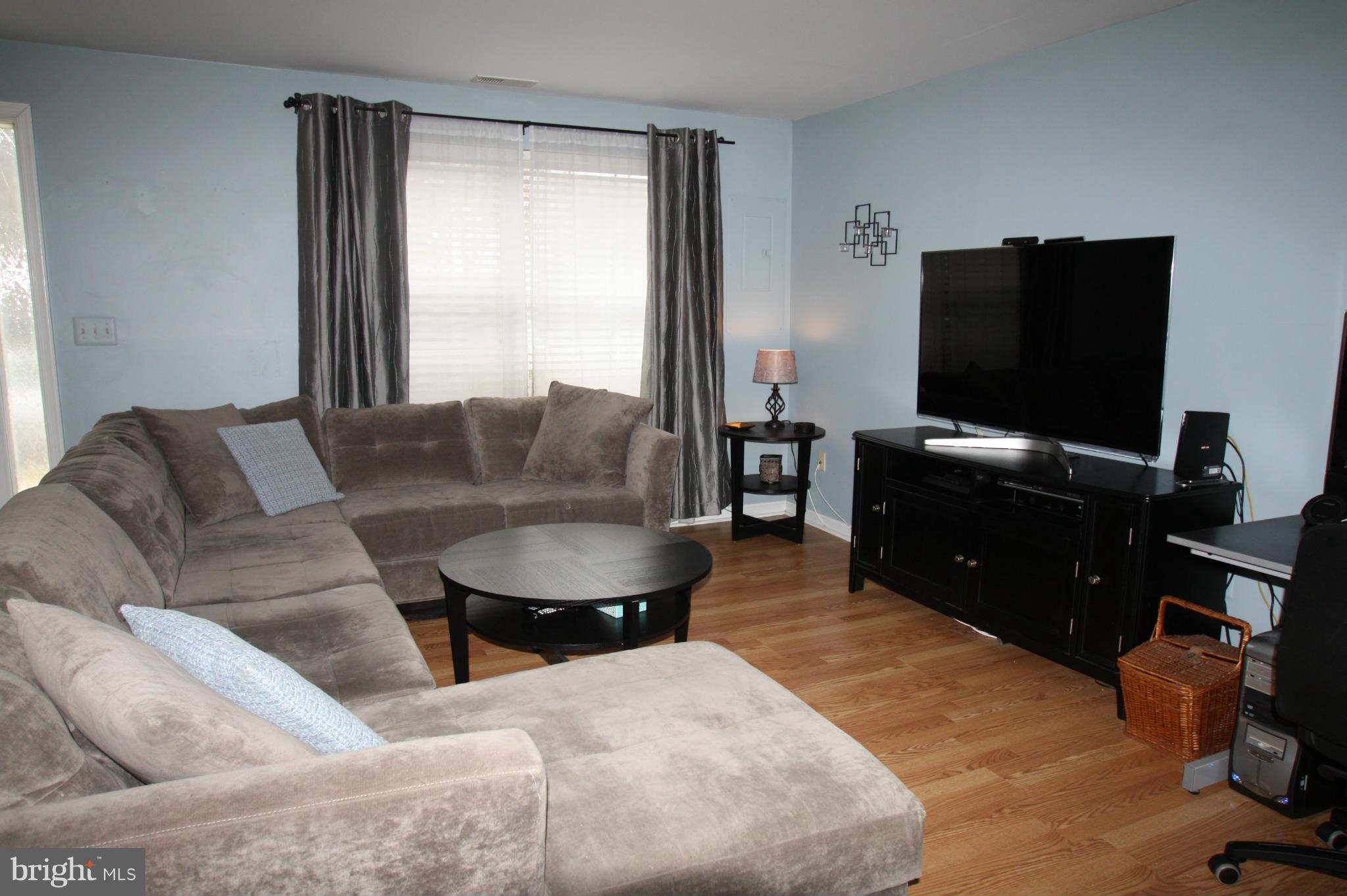 8758 Jarwood Road Baltimore, MD 21237 - Photo 2 of 30 Family Room