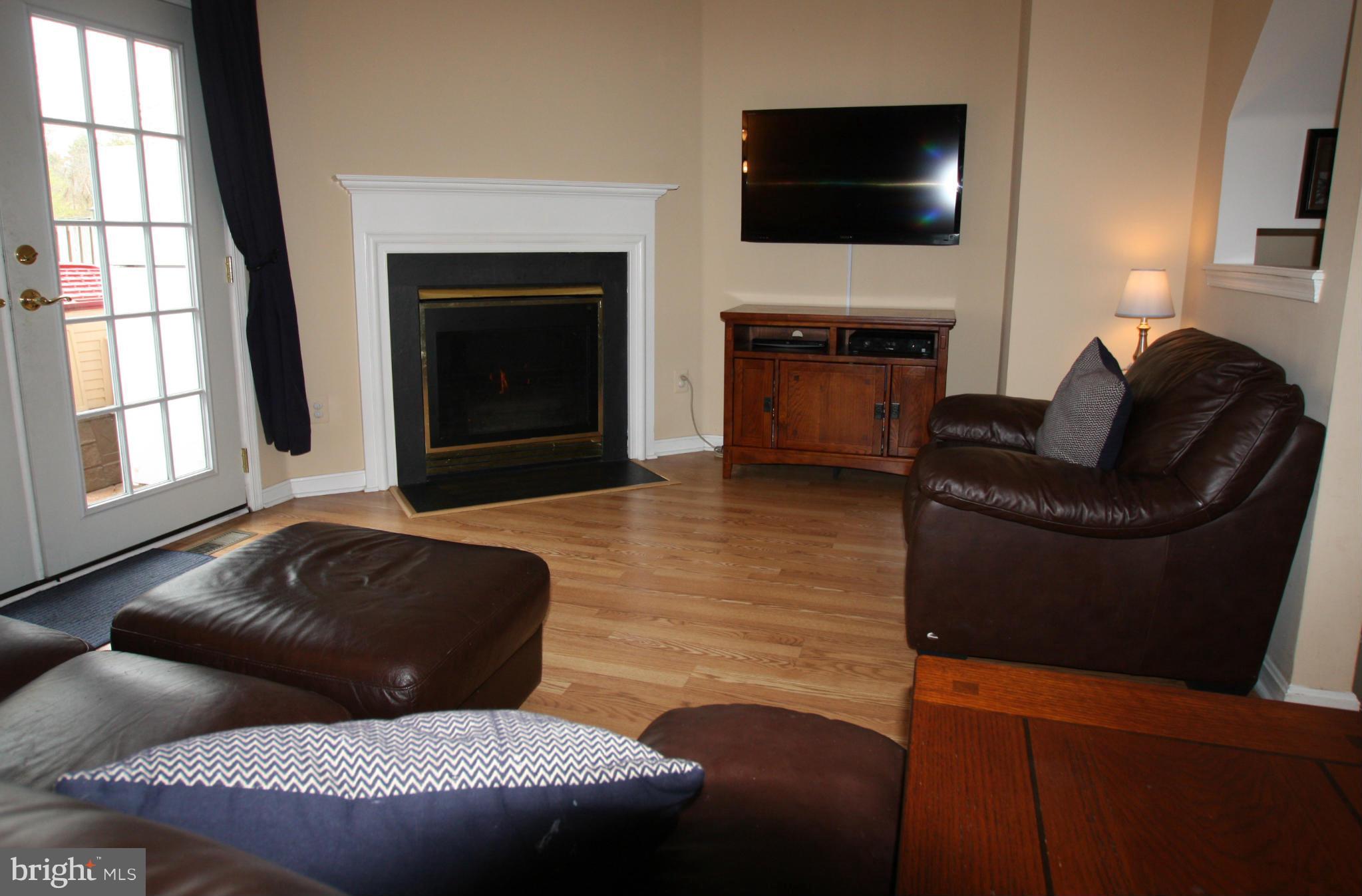 8758 Jarwood Road Baltimore, MD 21237 - Photo 18 of 30 Living Room