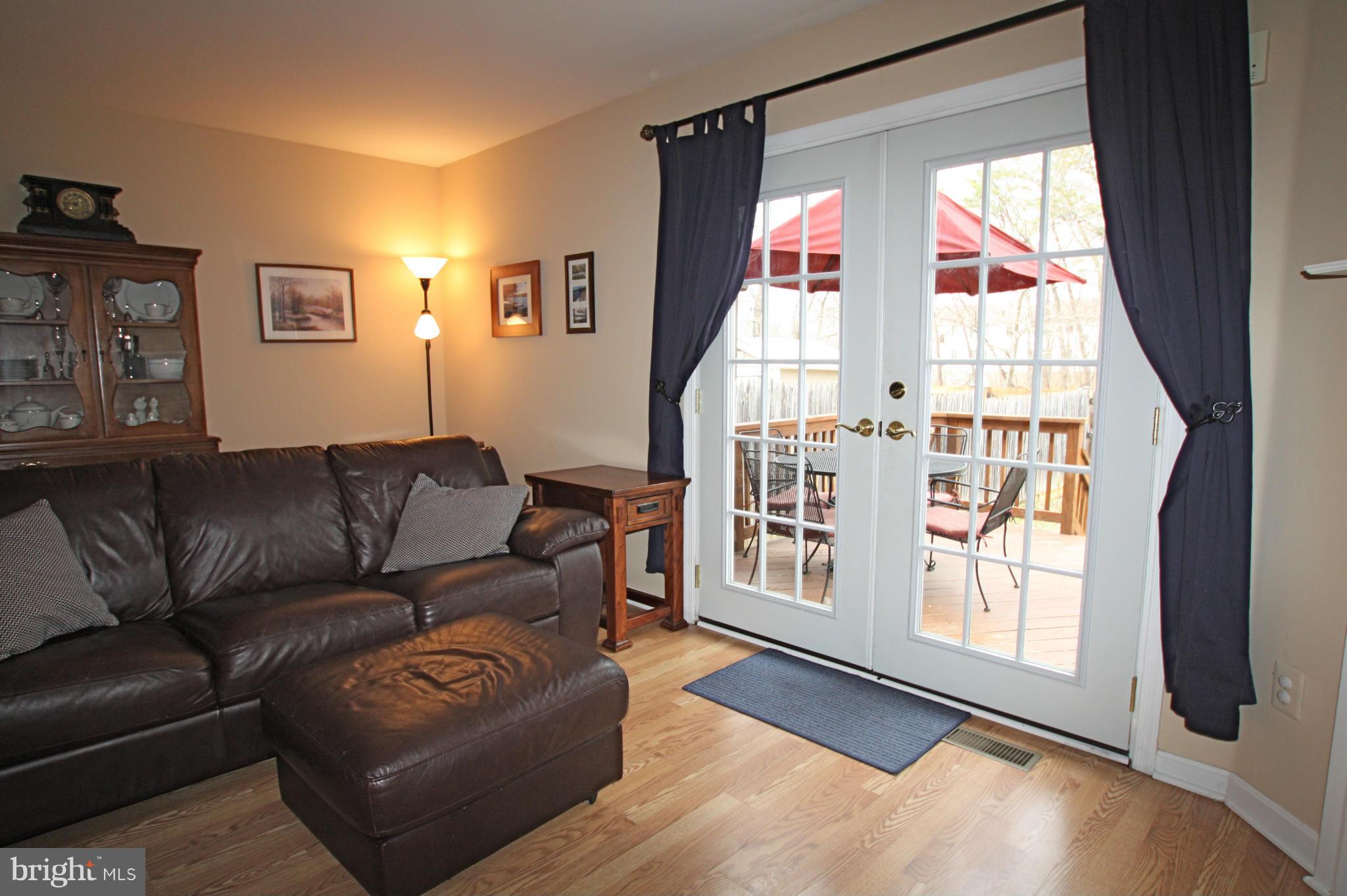 8758 Jarwood Road Baltimore, MD 21237 - Photo 20 of 30 Living Room