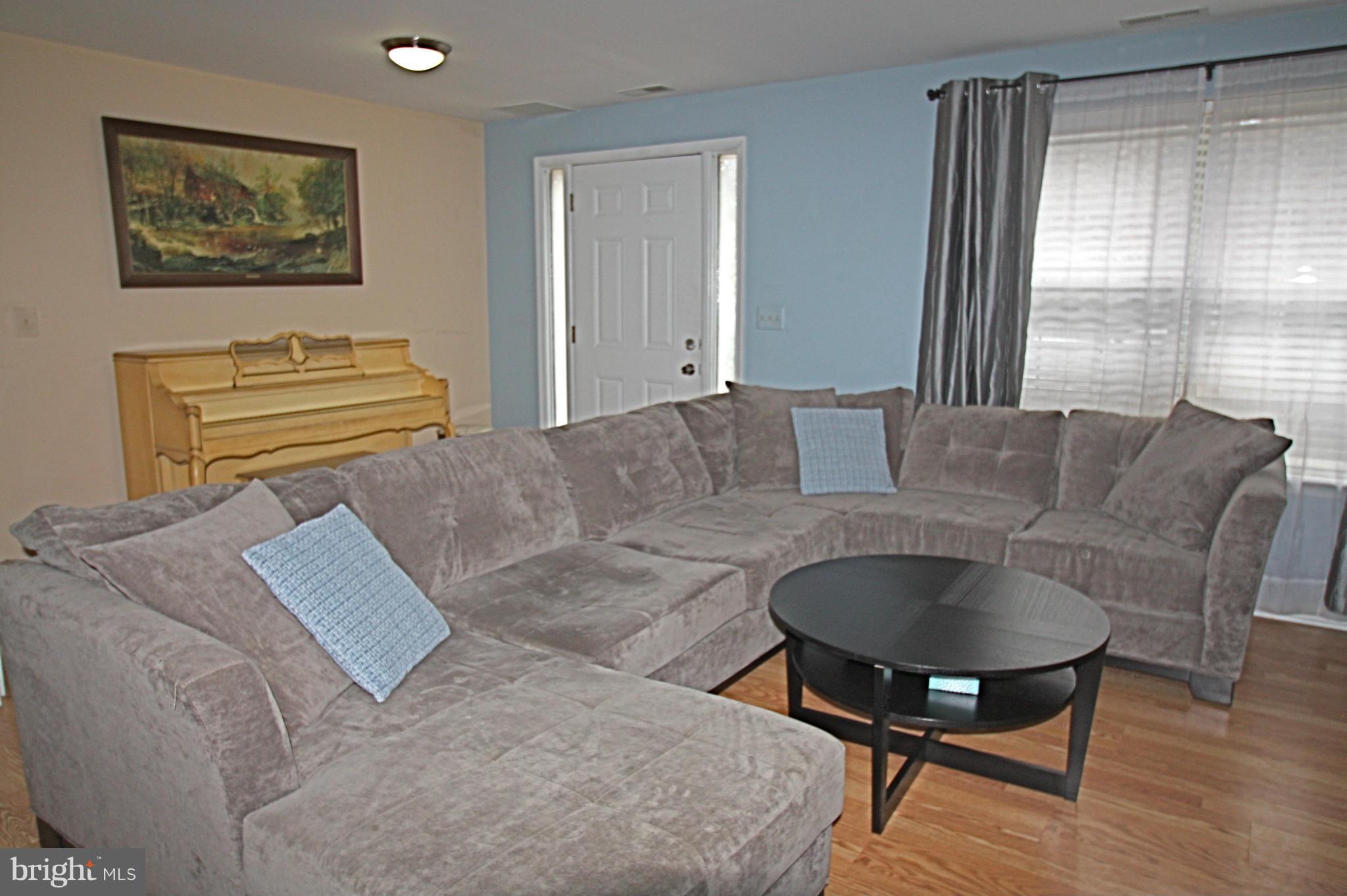 8758 Jarwood Road Baltimore, MD 21237 - Photo 3 of 30 Family Room