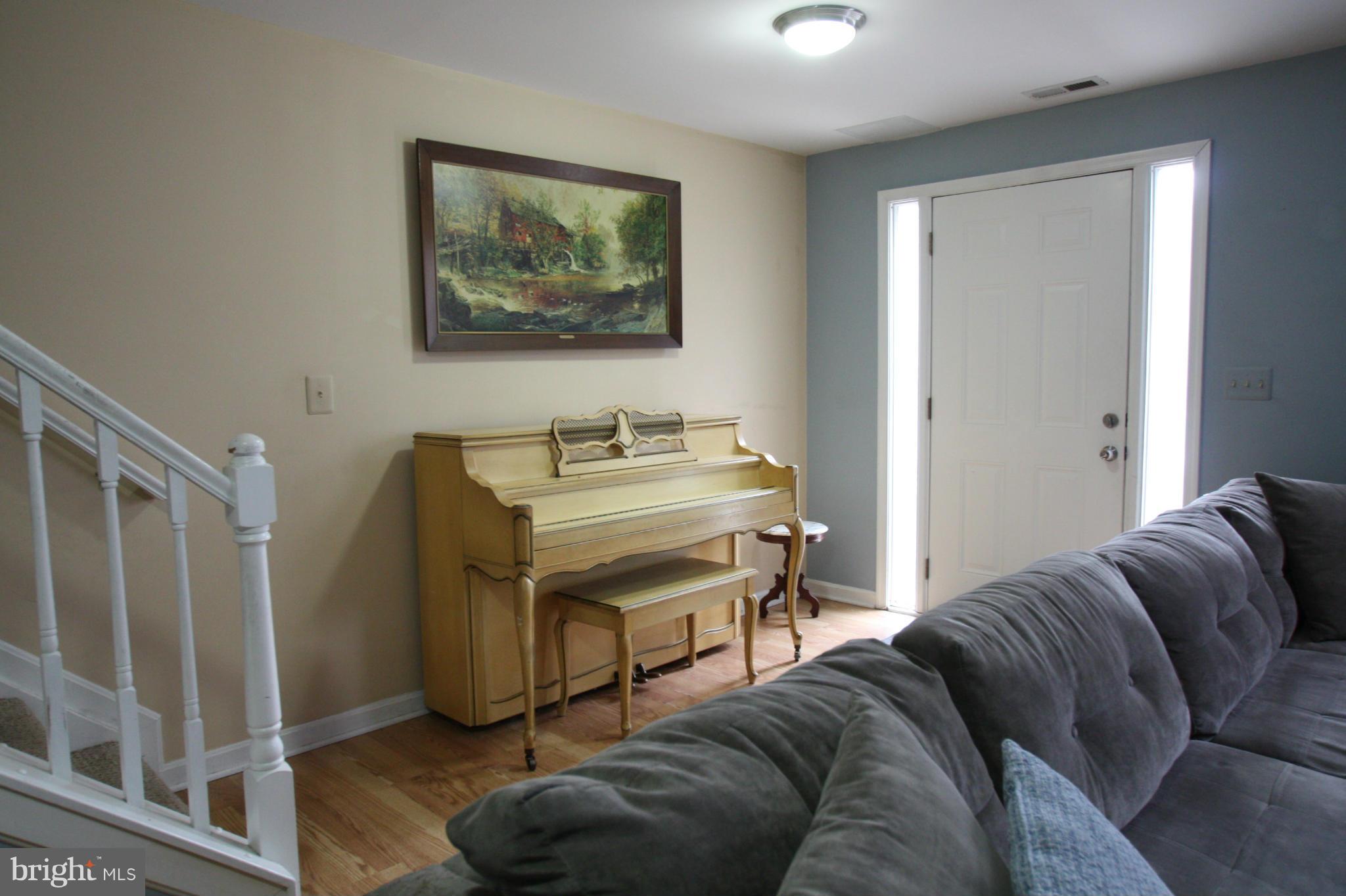 8758 Jarwood Road Baltimore, MD 21237 - Photo 4 of 30 Family Room