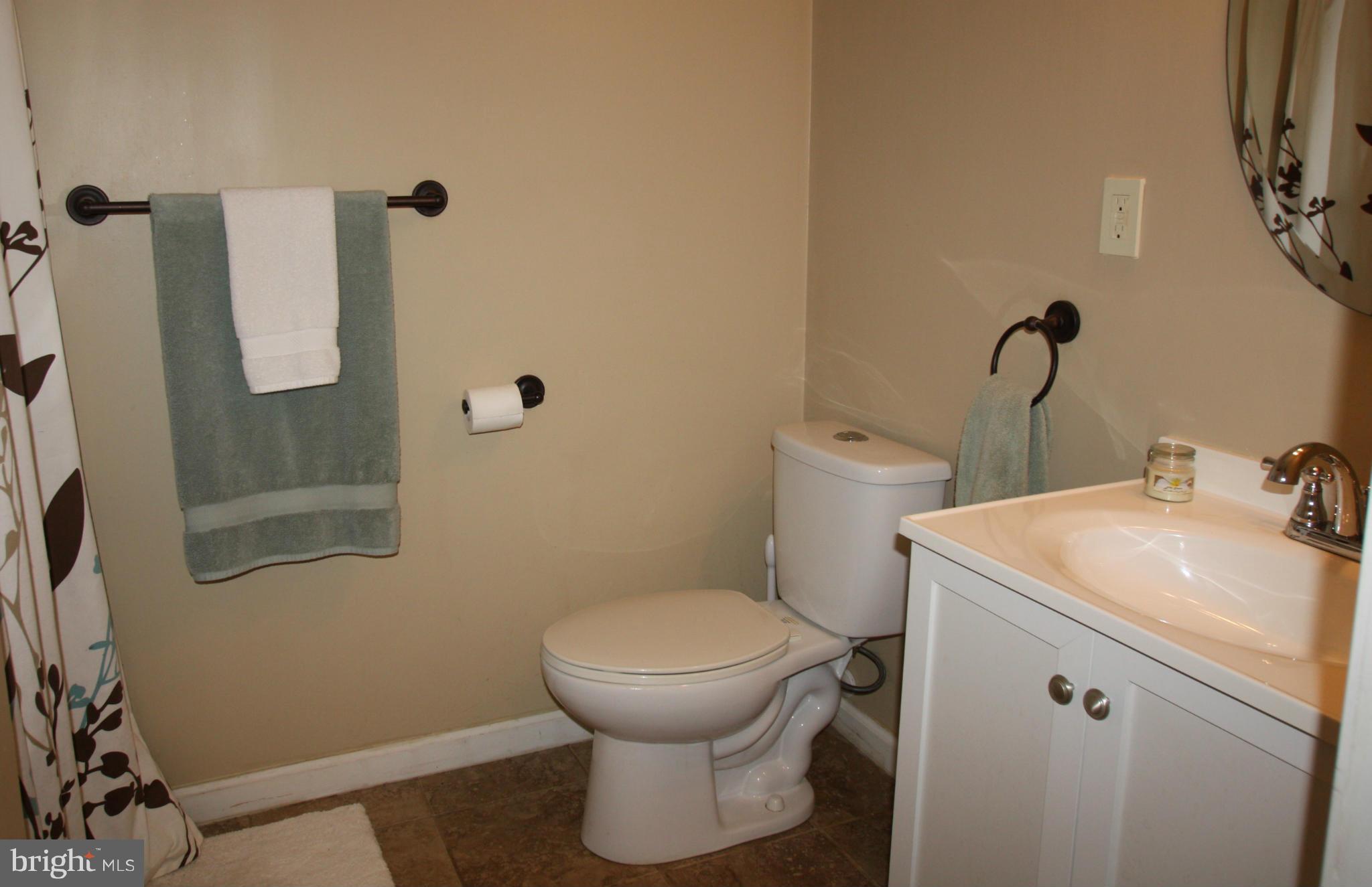 8758 Jarwood Road Baltimore, MD 21237 - Photo 8 of 30 Bath