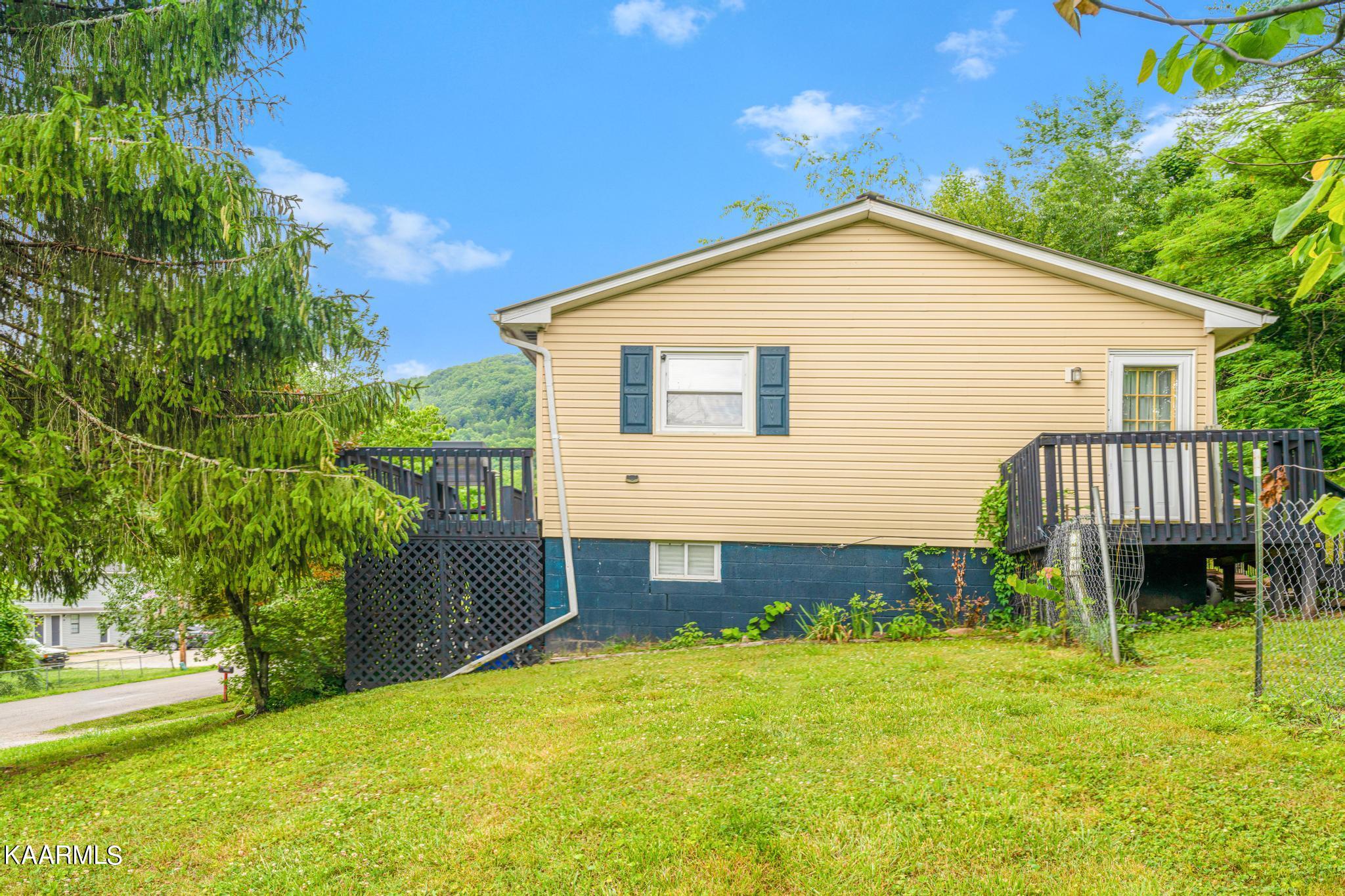 222 Loop Road Caryville, TN 37714 - Photo 28 of 33 DSC09705-Edit