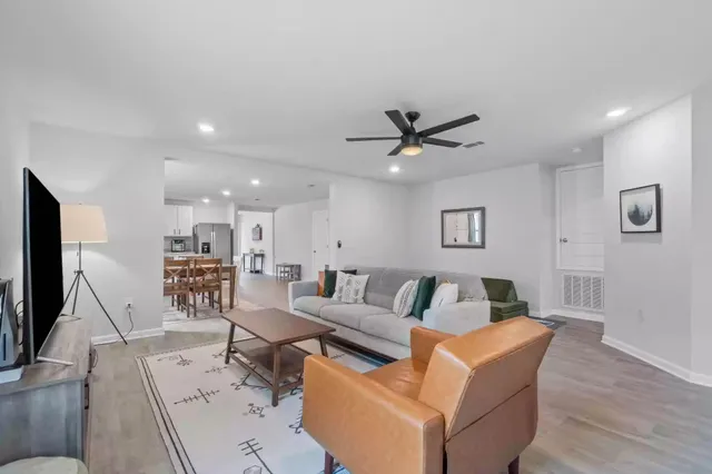 $2,550 | 82 American Court, Santa Rosa Beach, FL 32459