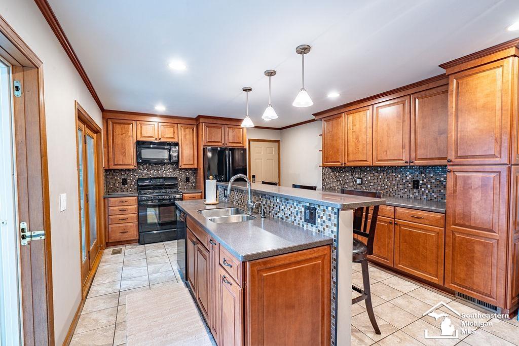 21680 Bell Road New Boston, MI 48164 - Photo 5 of 38 Gallery Image 5