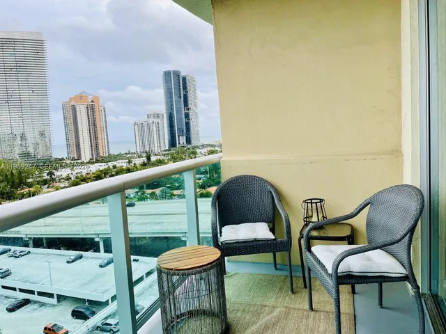 $2,200 | 19390 Collins Avenue, Unit 1506, Sunny Isles Beach, FL 33160