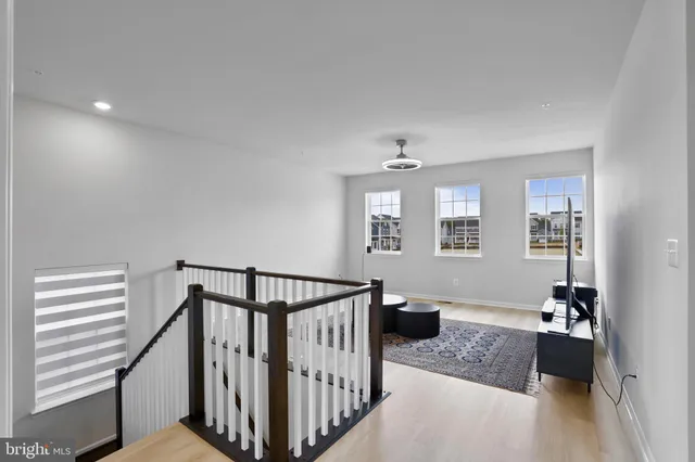 a view of livingroom with furniture and windows