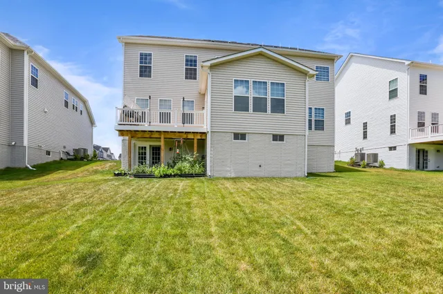 a house view with a outdoor space