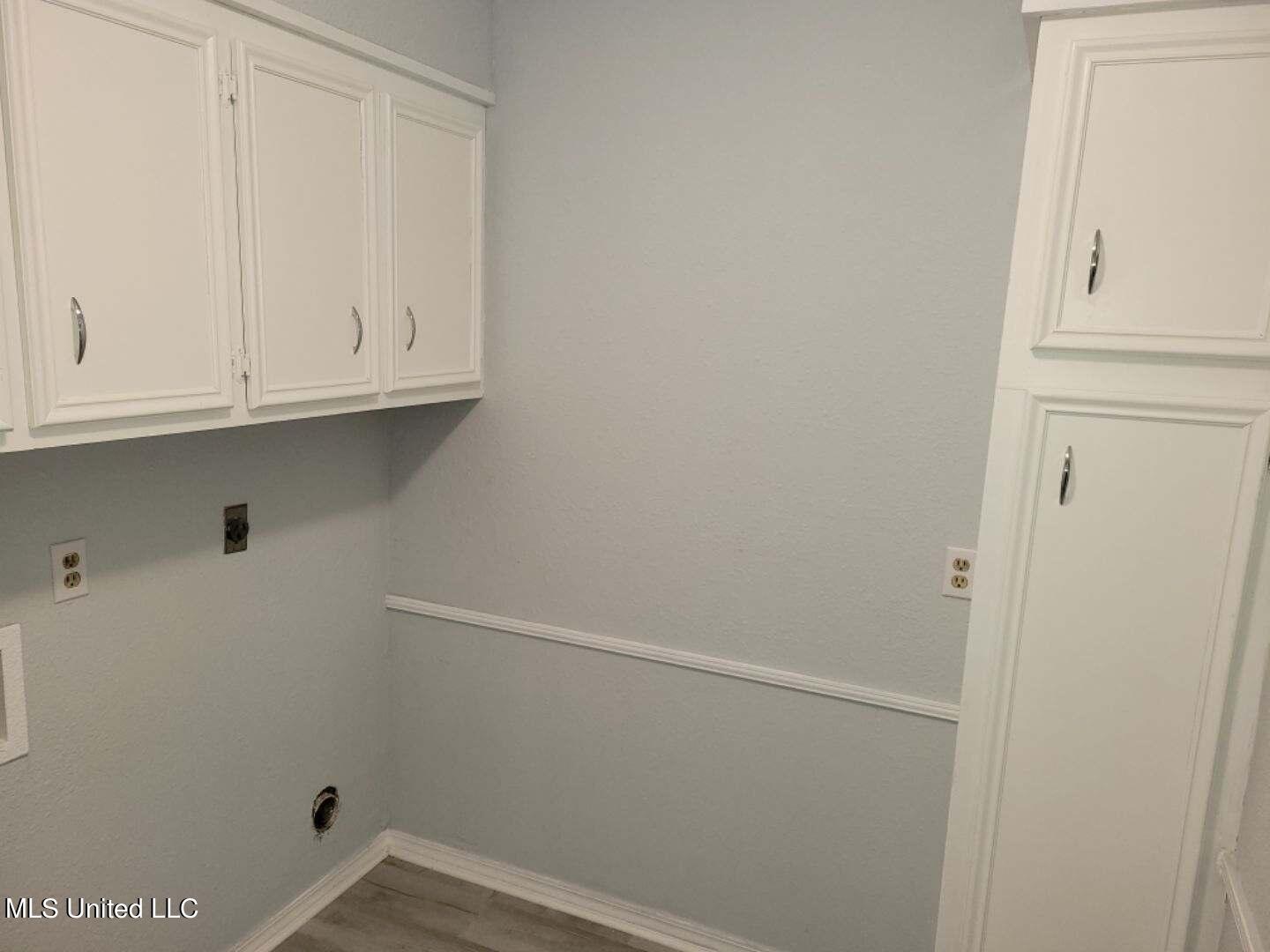 4081 West Lake Road Jackson, MS 39212 - Photo 19 of 20 laundry room