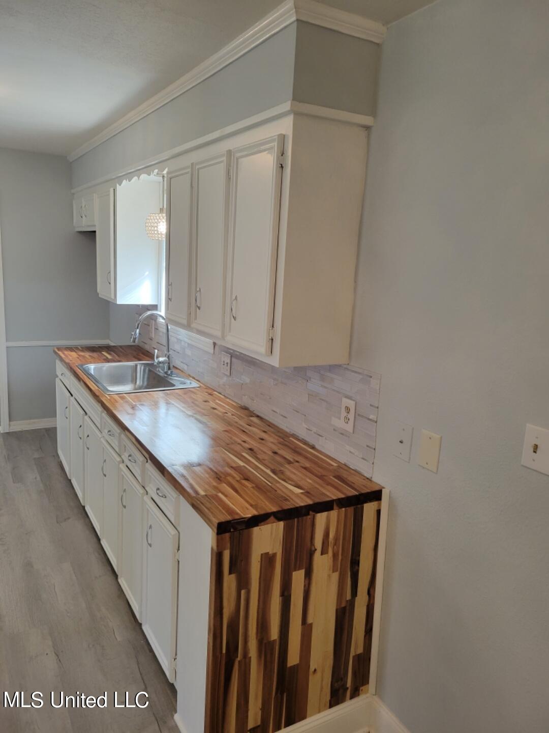 4081 West Lake Road Jackson, MS 39212 - Photo 7 of 20 kitcehn