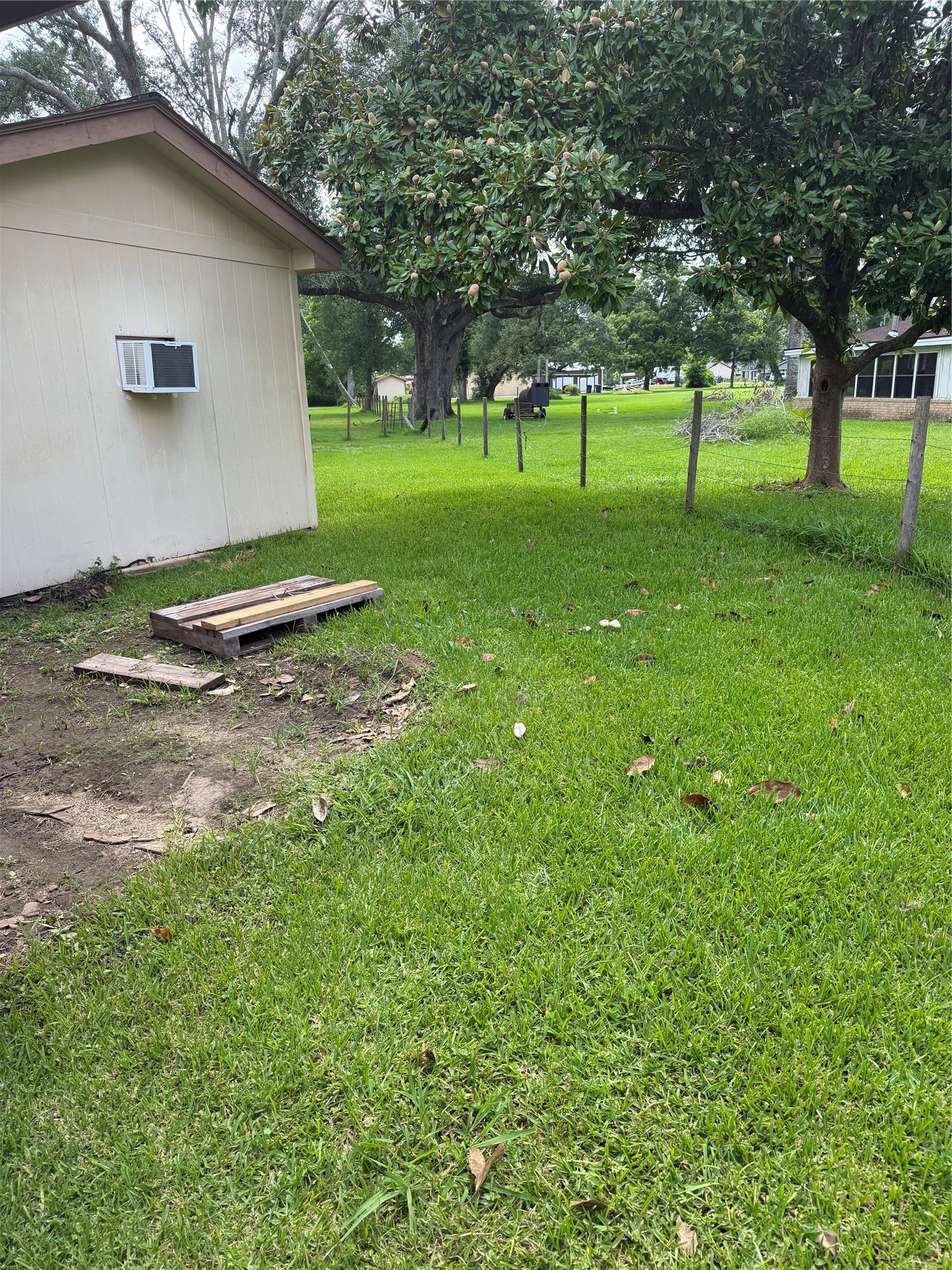 139 Scout Road Jones Creek, TX 77541 - Photo 6 of 17
