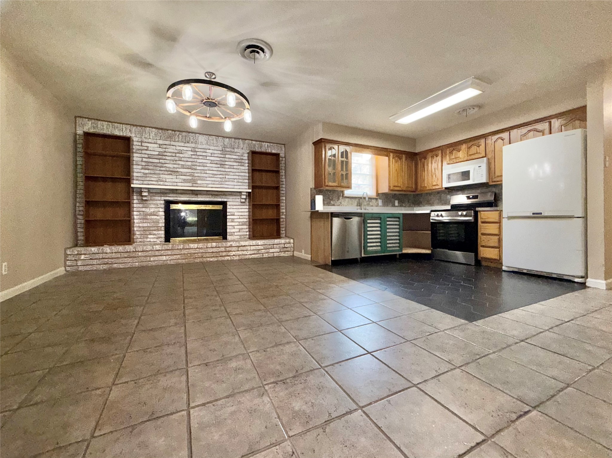 4520 Lamont Vidor, TX 77662 - Photo 4 of 23