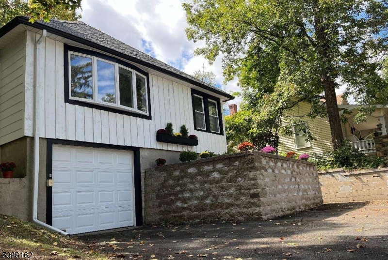 203 Howard Boulevard Mount Arlington, NJ 07856 - Photo 2 of 18