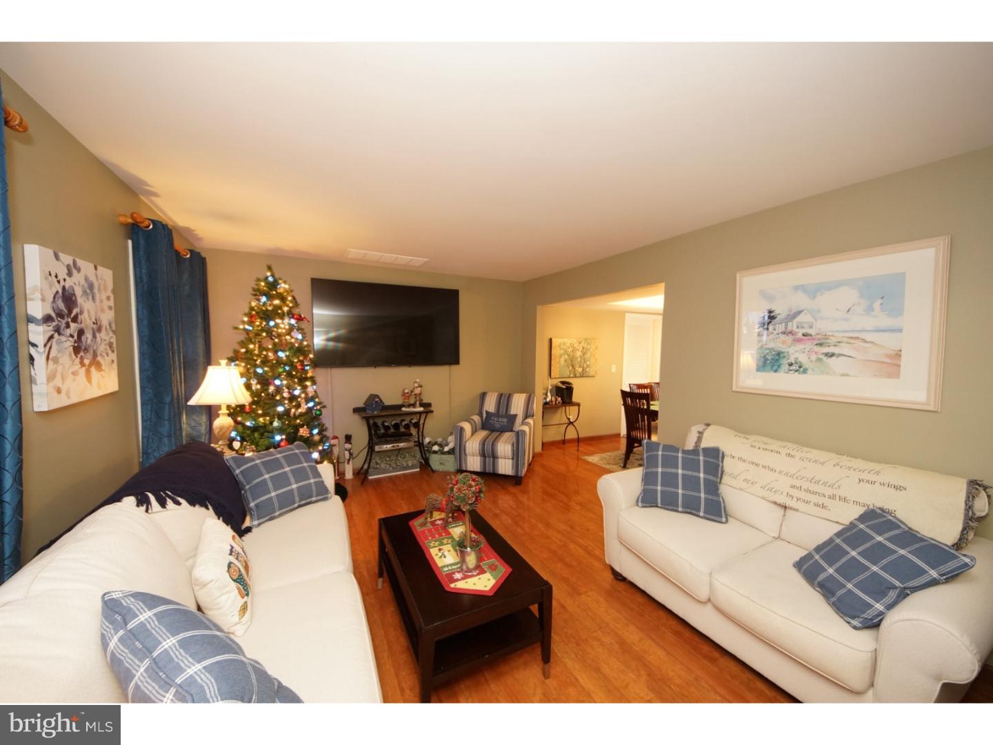 2 Hobbs Road Hamilton, NJ 08619 - Photo 3 of 25 Living Room