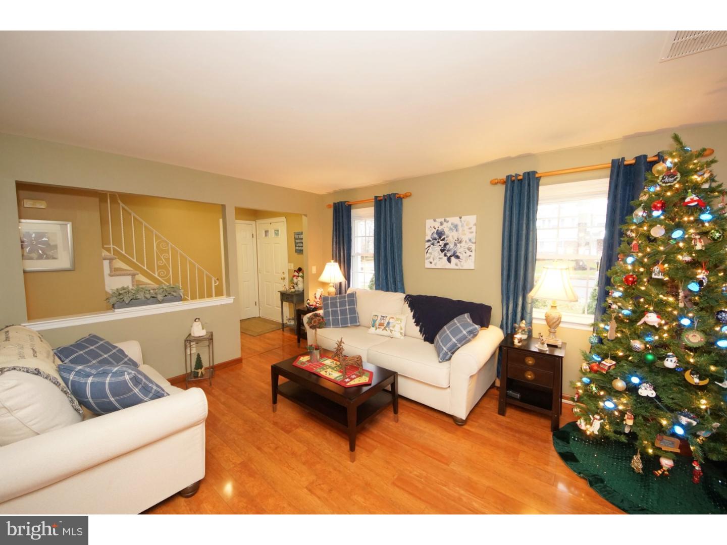 2 Hobbs Road Hamilton, NJ 08619 - Photo 4 of 25 Living Room