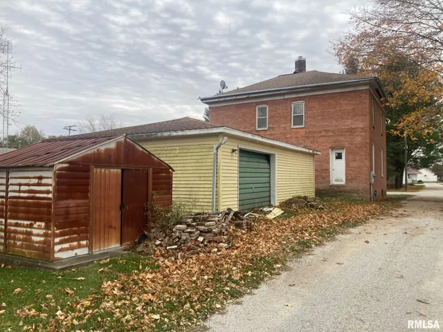 $19,500 | 185 East Maple Street, Roseville, IL 61473