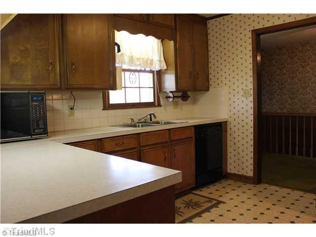 677 Wyo Road Mocksville, NC 27028 - Photo 11 of 16 Kitchen.