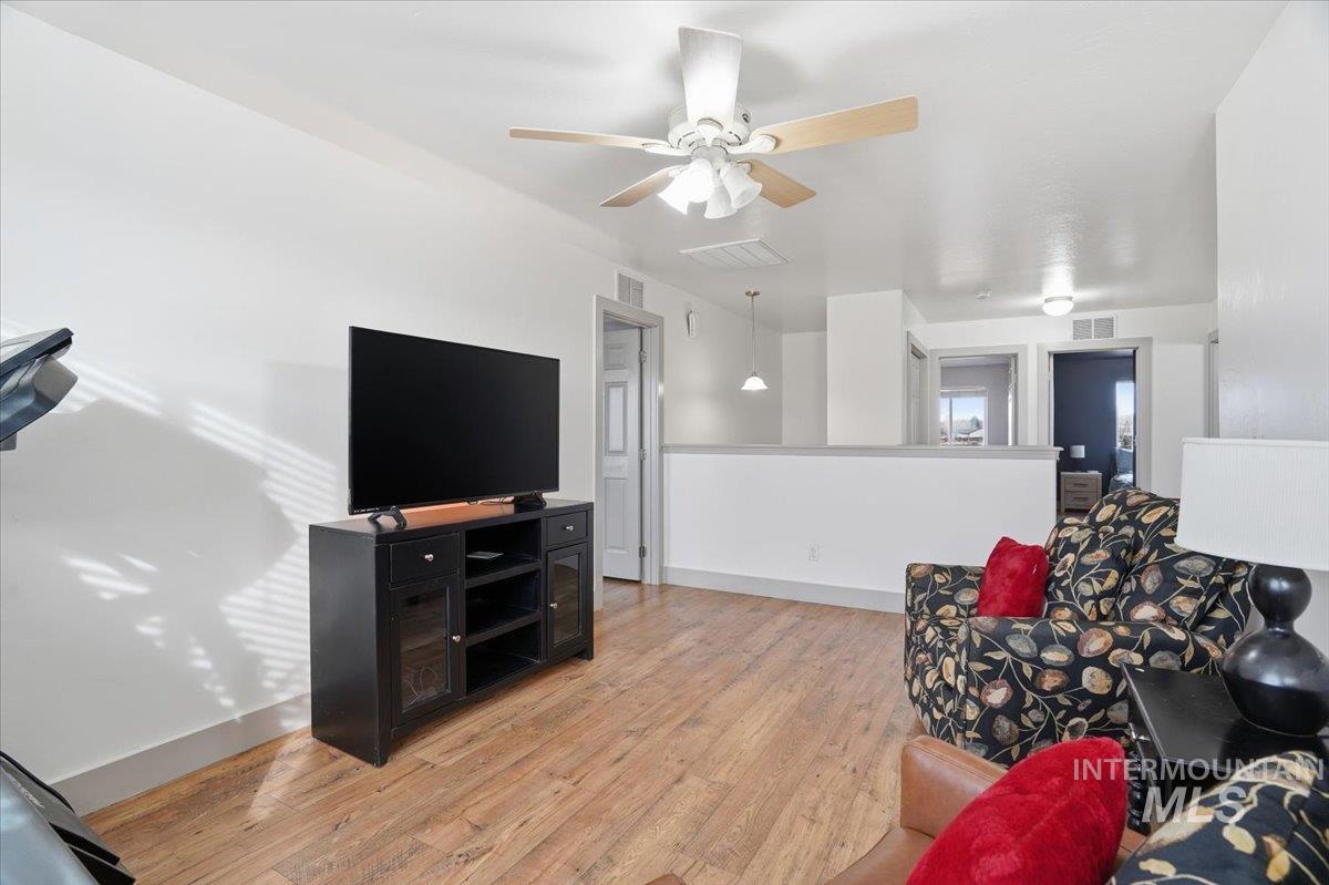 1430 Northeast Urwin Street Mountain Home, ID 83647 - Photo 15 of 47