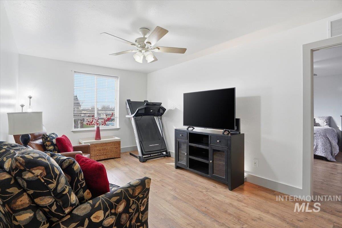 1430 Northeast Urwin Street Mountain Home, ID 83647 - Photo 16 of 47