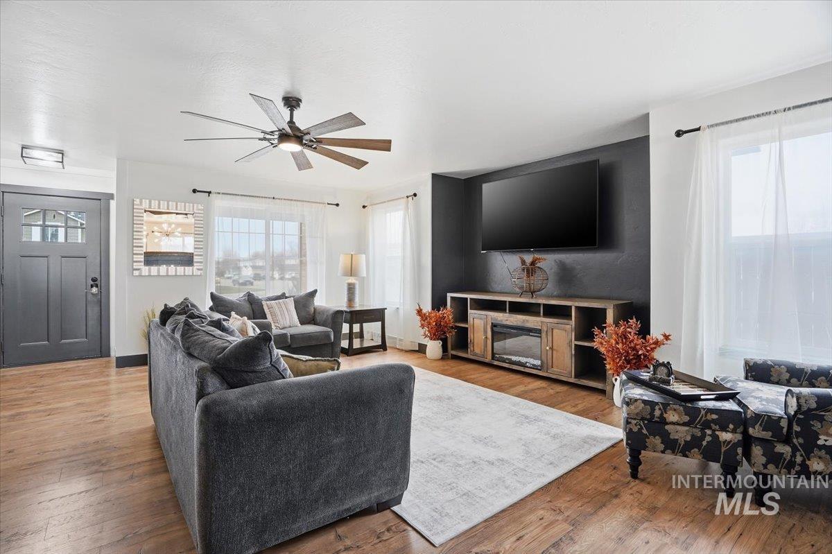 1430 Northeast Urwin Street Mountain Home, ID 83647 - Photo 5 of 47