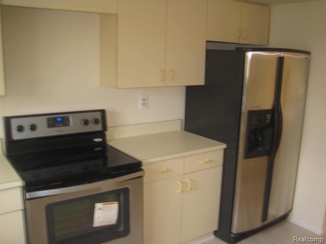 29561 Pine Ridge Circle Farmington, MI 48331 - Photo 5 of 14 kitchen (2).jpg