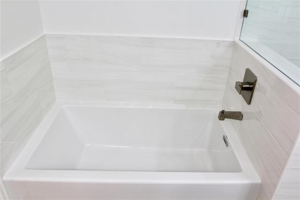 4821 Bayview Drive Plano, TX 75093 - Photo 12 of 21 a bathroom with a bathtub