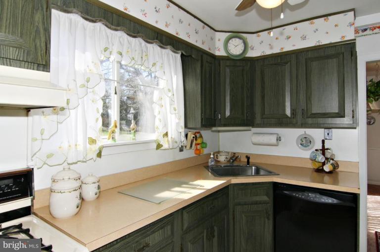 4703 Mawani Road Baltimore, MD 21206 - Photo 5 of 26 Kitchen #2