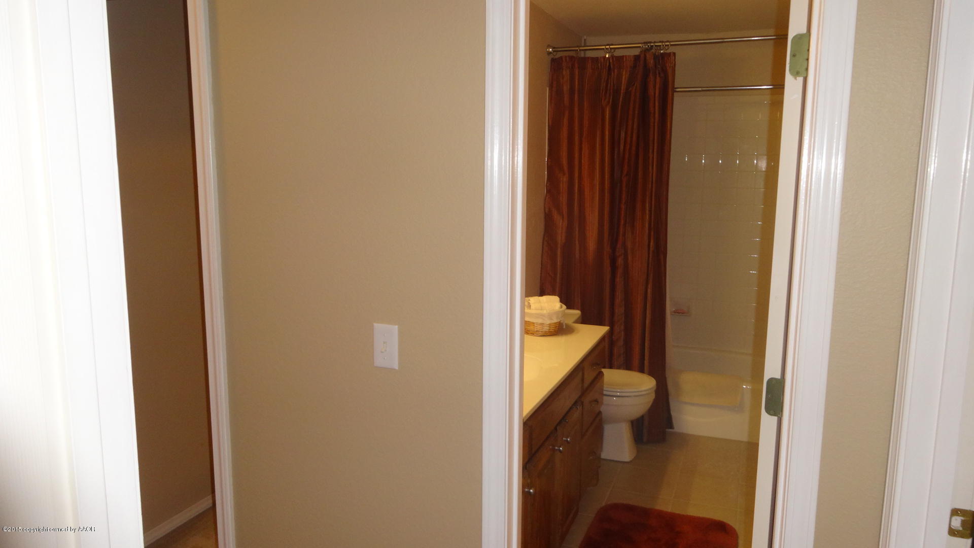 8111 Sheldon Road Amarillo, TX 79119 - Photo 36 of 38 2nd Bathroom