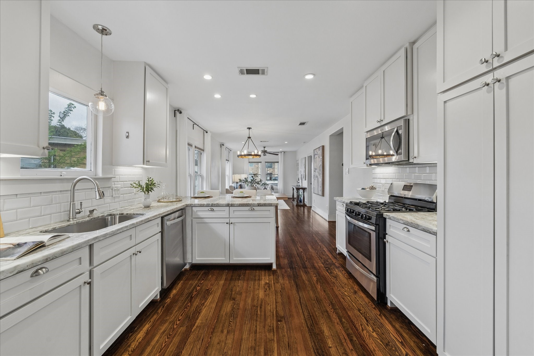 1305 Enid Street Houston, TX 77009 - Photo 8 of 32