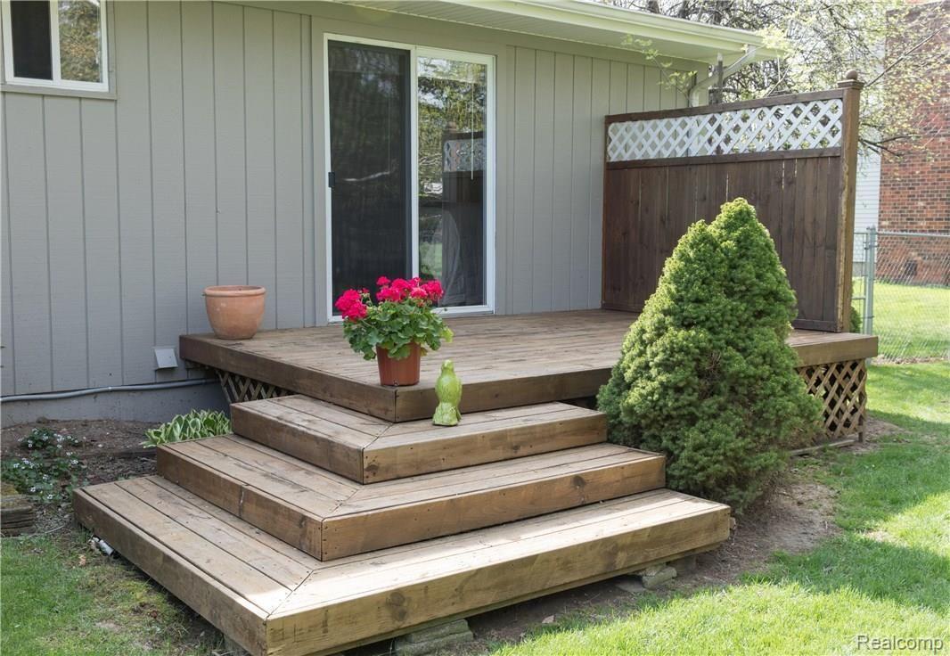8364 Ridge Road Goodrich, MI 48438 - Photo 9 of 35 Additional Deck