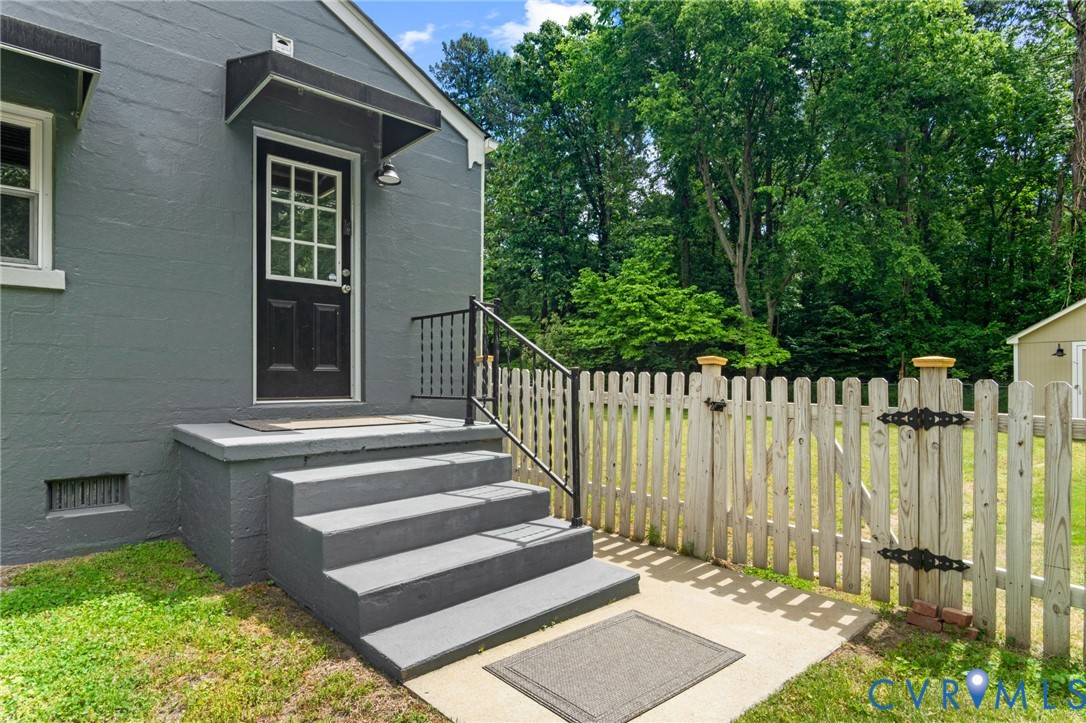 2433 Osborne Road Chester, VA 23831 - Photo 19 of 24 Gallery Image 19