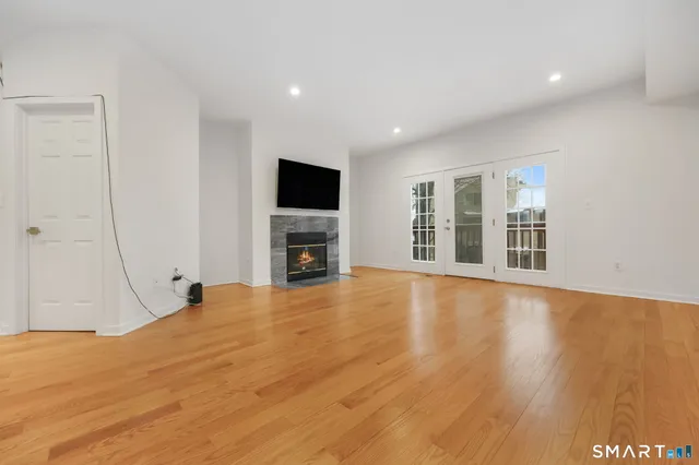 $6,000 | 132 Hope Street, Unit C, Stamford, CT 06906