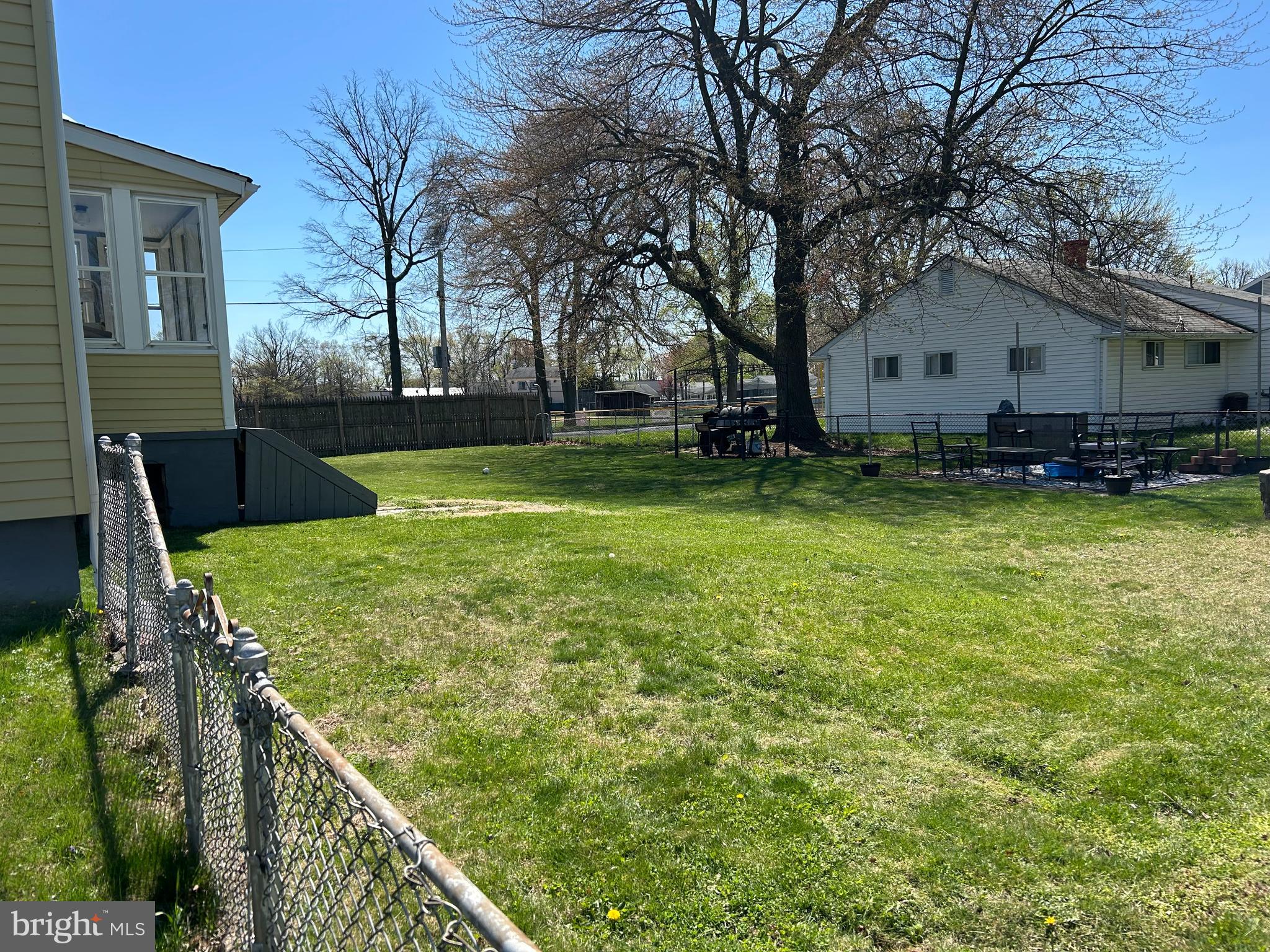 332 South Fellowship Road Maple Shade, NJ 08052 - Photo 2 of 3