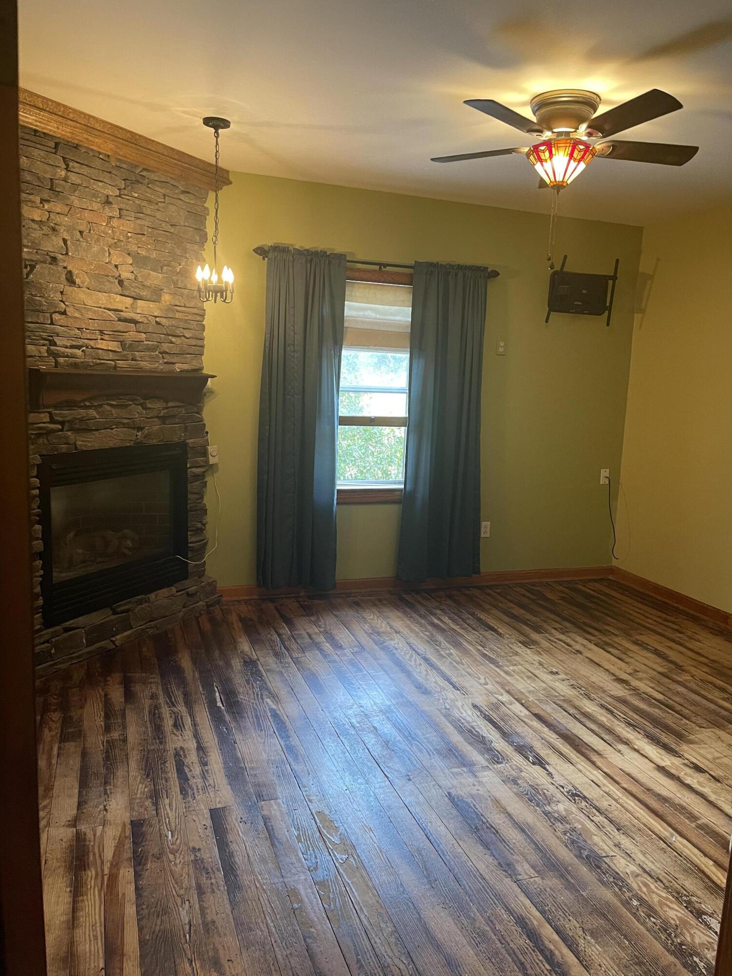 5724 Yellow Mountain Road Roanoke, VA 24014 - Photo 22 of 29 5F8D11F1-B890-48A2-BB4D-559B52B78A99