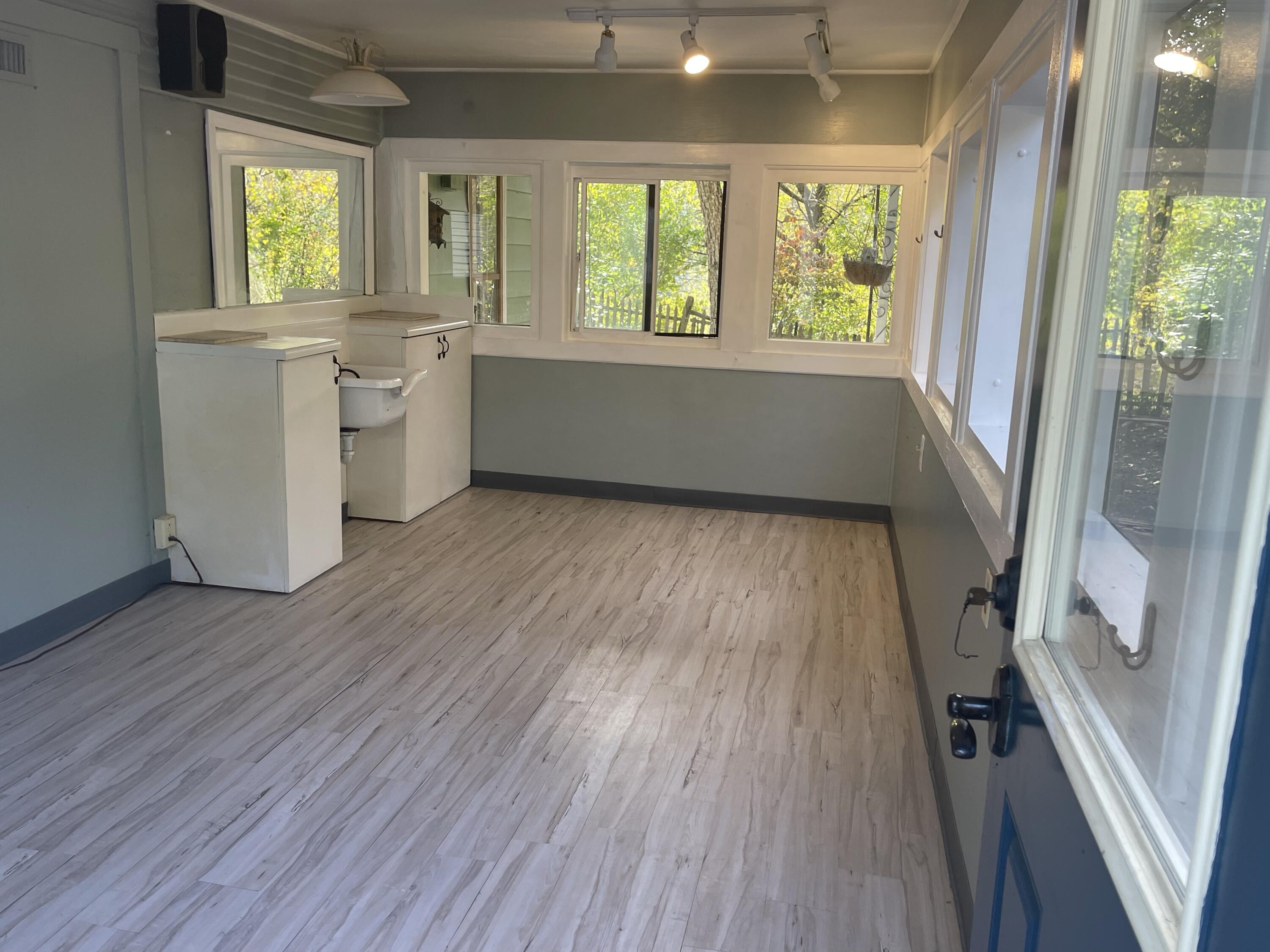 5724 Yellow Mountain Road Roanoke, VA 24014 - Photo 10 of 29 7C7AD24E-75EC-4801-A1C3-FD7557308286