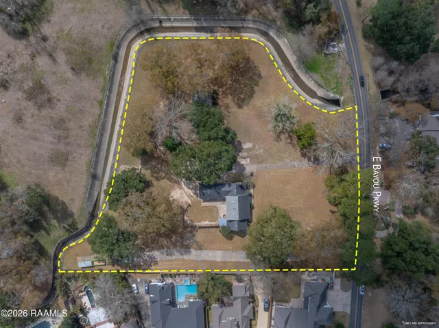 $4,000 | 1401 E Bayou, Lafayette, LA 70508