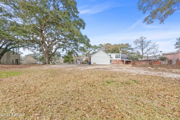 $4,000 | 1401 E Bayou, Lafayette, LA 70508