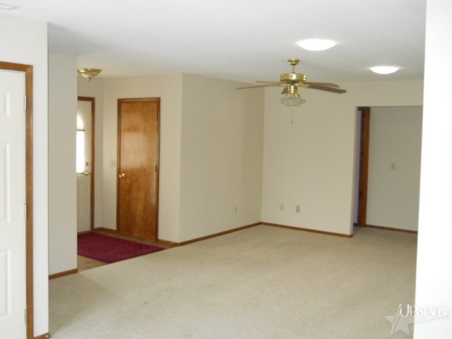 138 Rochester Court Decatur, IN 46733 - Photo 4 of 5