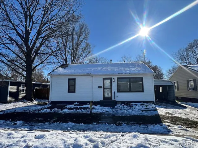 $97,000 | 614 East Tyler Avenue, Litchfield, IL 62056