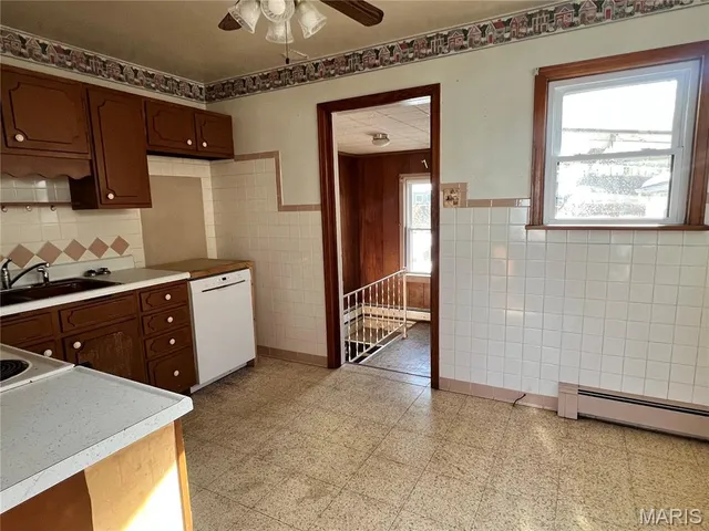 $97,000 | 614 East Tyler Avenue, Litchfield, IL 62056