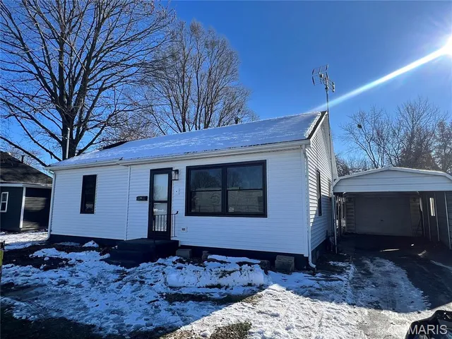 $97,000 | 614 East Tyler Avenue, Litchfield, IL 62056