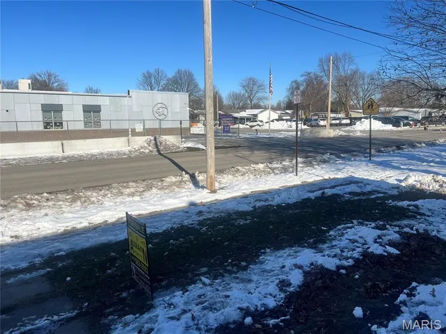 $97,000 | 614 East Tyler Avenue, Litchfield, IL 62056